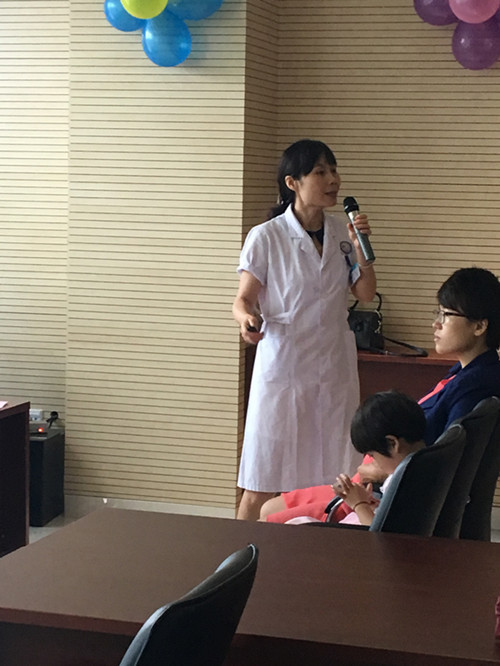 李瑞红主任正在讲课