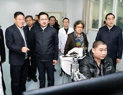 张国华、周铁根等领导参观入驻在徐州市残疾人康复中心的我院新城康复病区