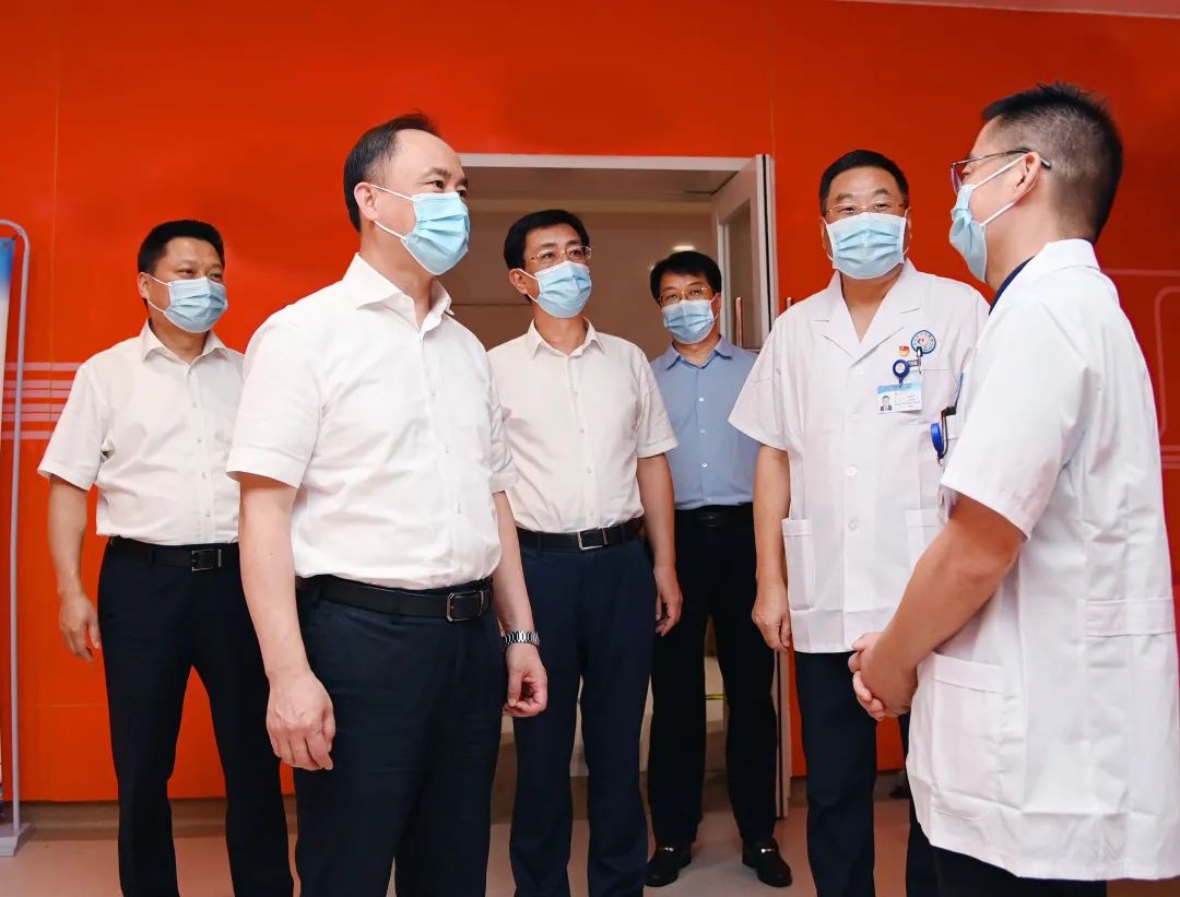 无线徐州：宋乐伟到市中心医院新城分院看望慰问医务工作者